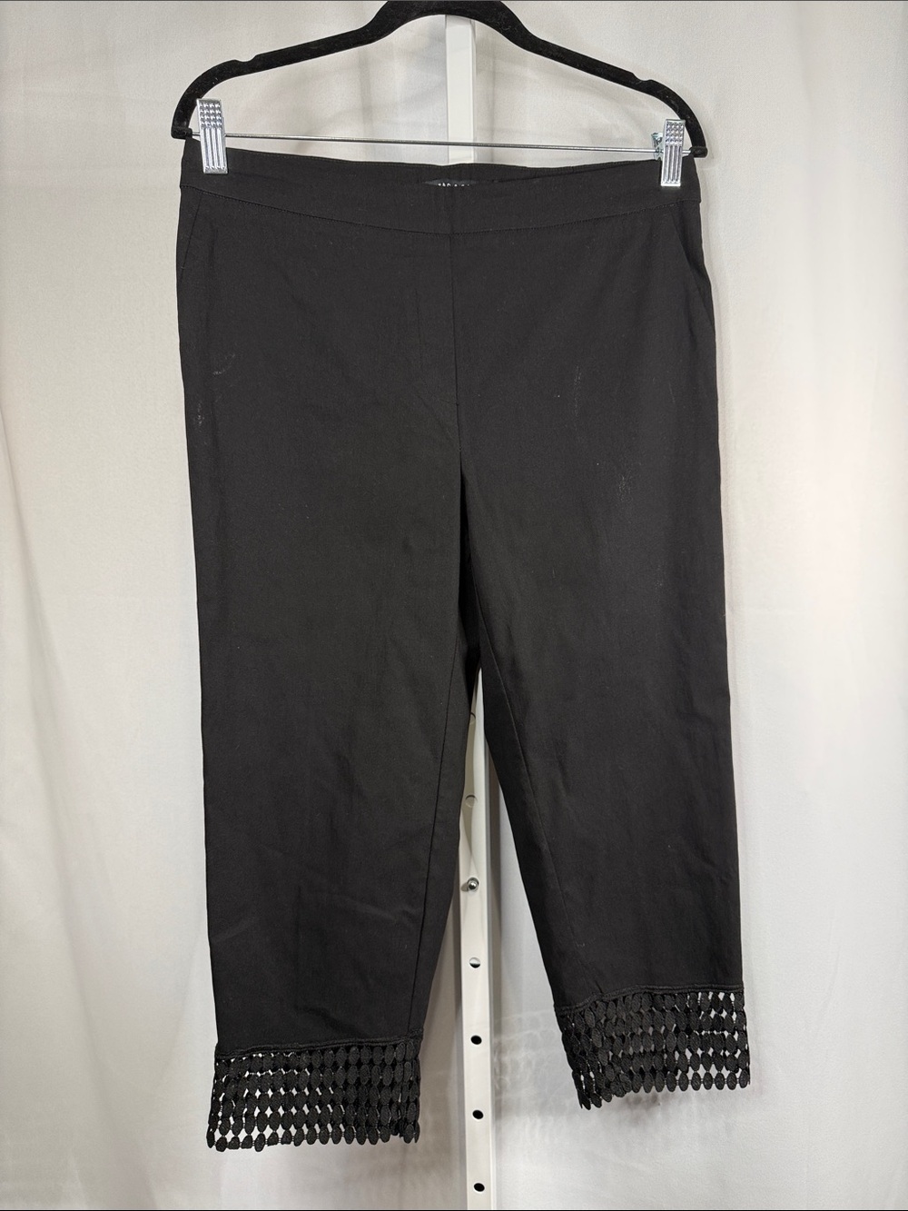 Zac & Rachel Black Cropped Capris with Crochet Trim
